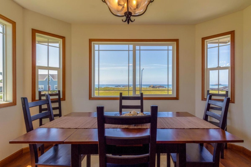 Crescent City Beach House Image 17