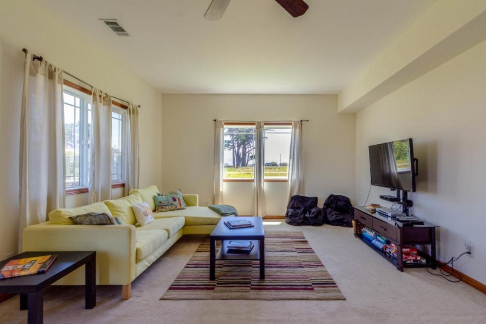Crescent City Beach House Image 20