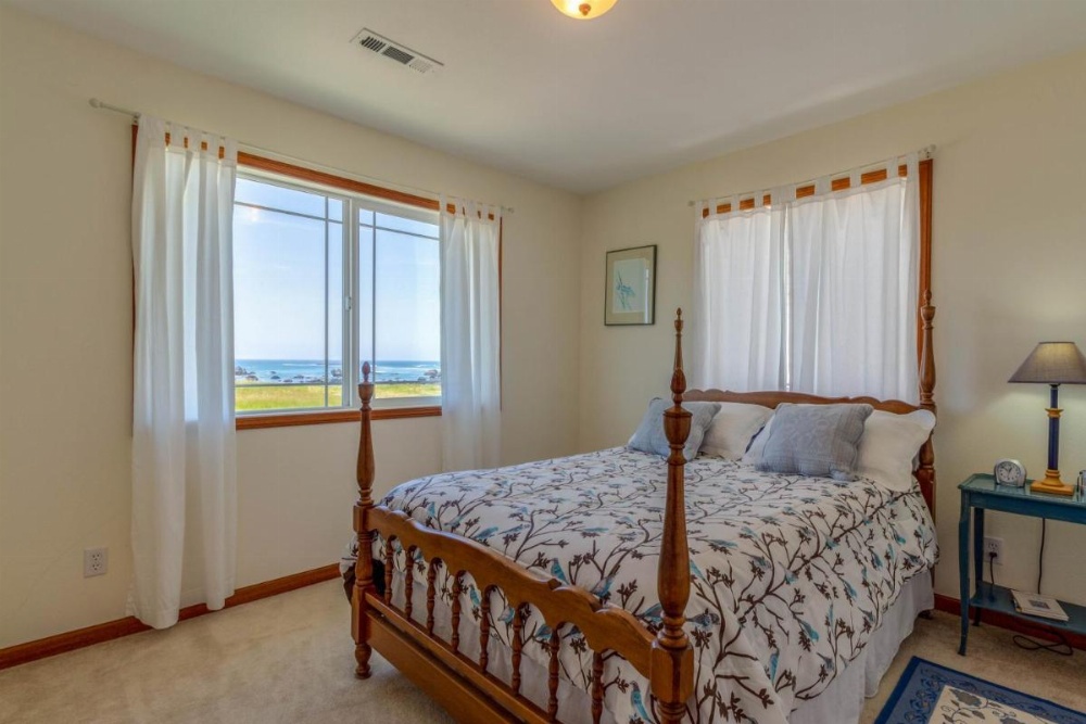 Crescent City Beach House Image 6